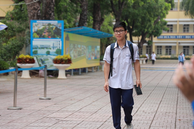 Đề thi bám sát cấu trúc, thí sinh Hà Nội tự tin đạt điểm tối đa sau buổi thi cuối cùng - Ảnh 6.