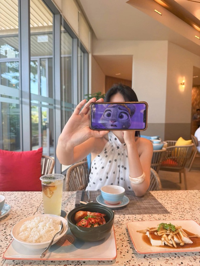 Khoảnh khắc hẹn hò đáng yêu bên bạn trai - Anh Kiệt của Hoa hậu Ý Nhi - Ảnh 2.