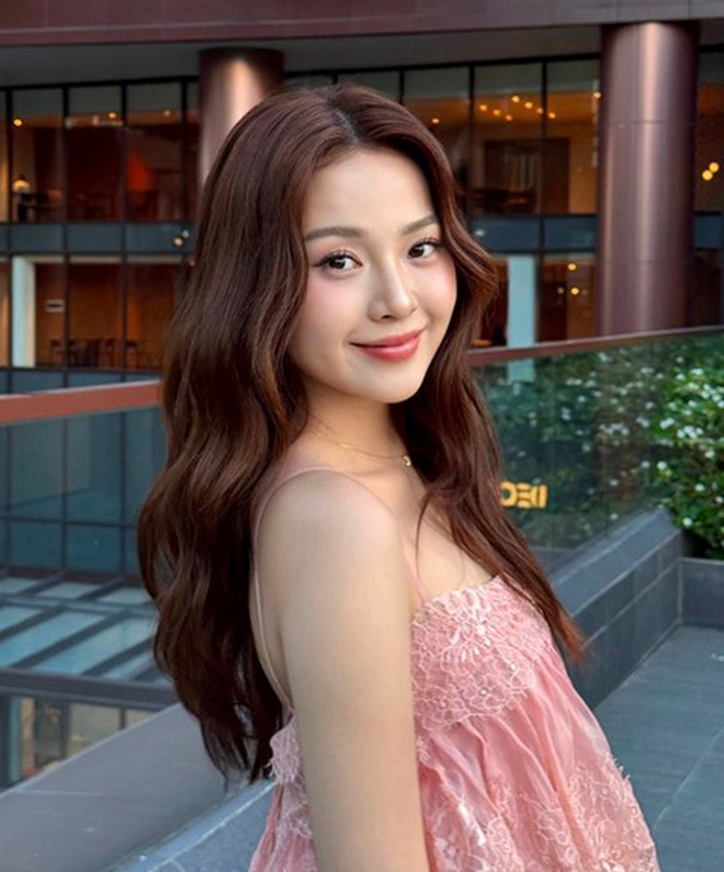 "Ngọc nữ thế hệ mới" của showbiz Việt, g&acirc;y bất ngờ với m&agrave;n "lột x&aacute;c" ấn tượng - Ảnh 4.