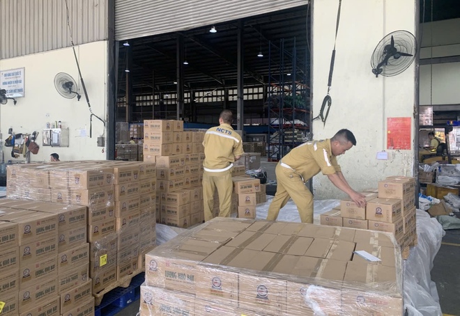 Chuyến bay đặc biệt thứ hai chở 46,8 tấn h&agrave;ng hỗ trợ của Việt Nam đ&atilde; cất c&aacute;nh tới Venezuela - Ảnh 2.