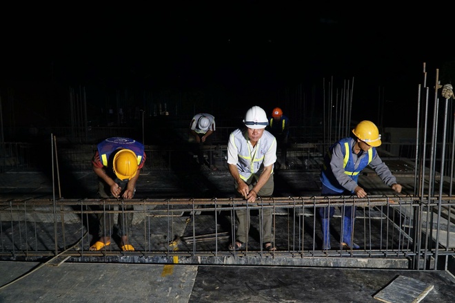 Thi c&ocirc;ng xuy&ecirc;n đ&ecirc;m, đẩy tiến độ x&acirc;y trường v&ugrave;ng bi&ecirc;n Quảng Ng&atilde;i- Ảnh 2.