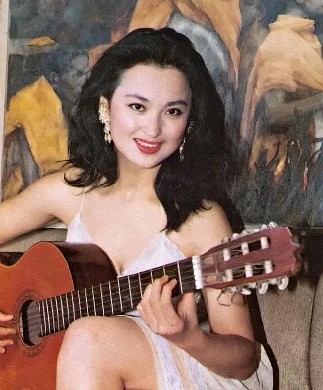 Đời tư k&iacute;n tiếng của mỹ nh&acirc;n gợi cảm bậc nhất "Thi&ecirc;n long b&aacute;t bộ", U60 nhan sắc đẹp bất chấp thời gian - Ảnh 3.