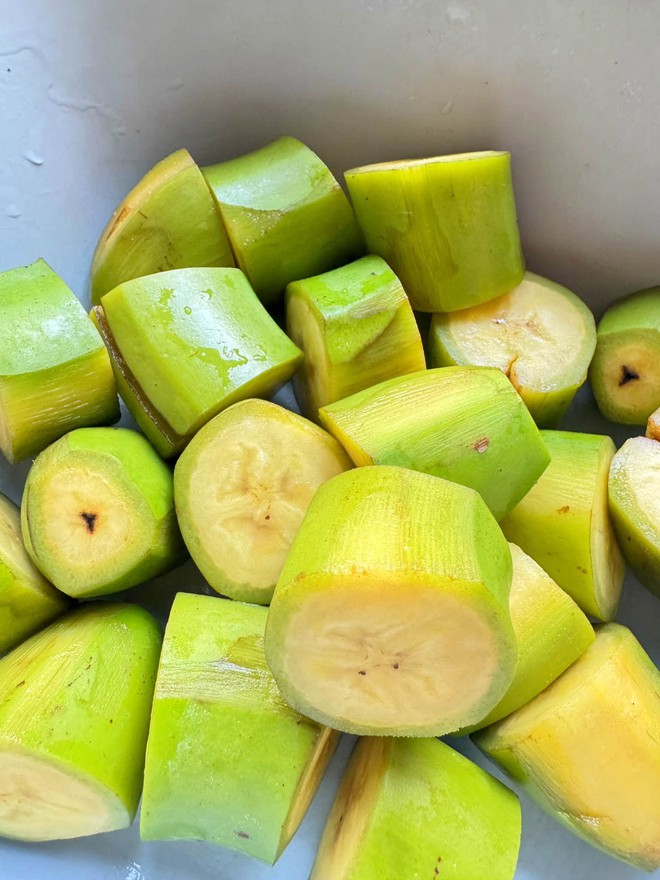 Chuối kho nguyên miếng – Món ăn hot trend gây bất ngờ bởi vị bùi, dẻo, đậm đà - Ảnh 4.
