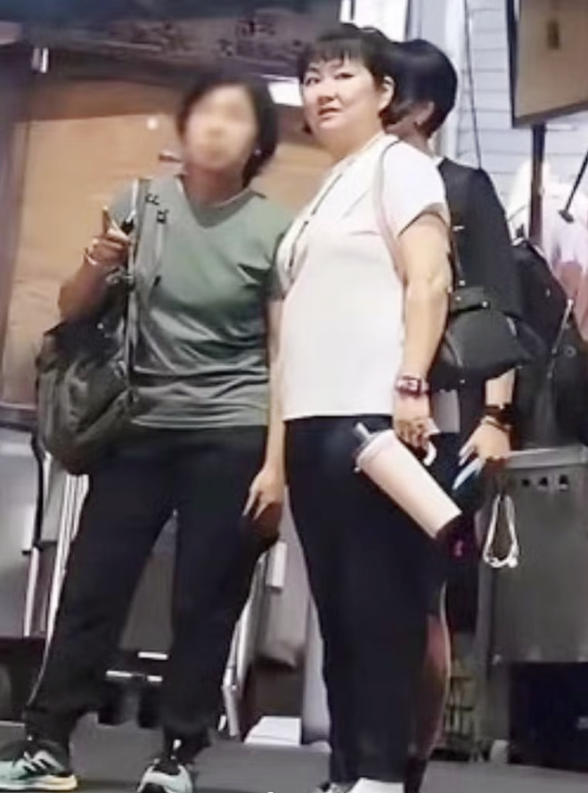 "Người tình trong mộng của hàng triệu chàng trai" gây sốc với ngoại hình khác lạ - Ảnh 3.