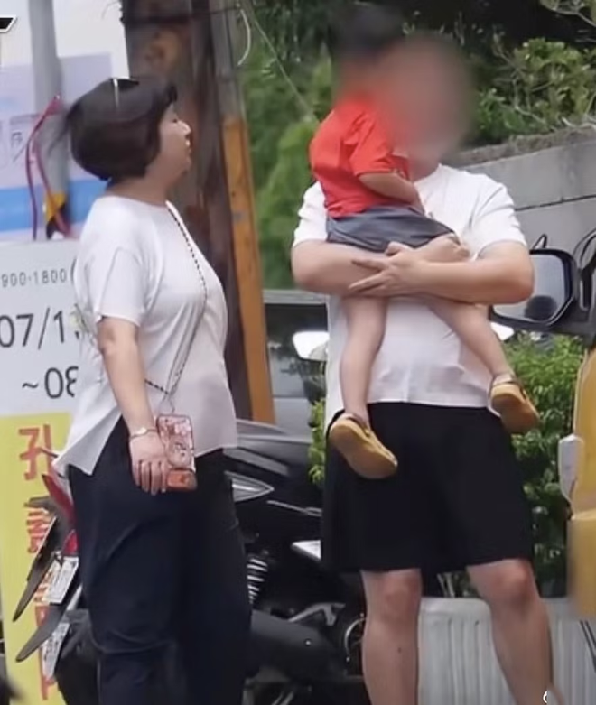 "Người tình trong mộng của hàng triệu chàng trai" gây sốc với ngoại hình khác lạ - Ảnh 2.
