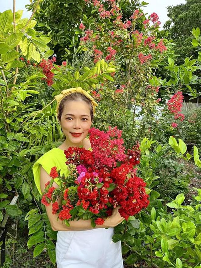Cuộc sống ở tuổi 54 của nữ ca sĩ từng vắng bóng showbiz 10 năm - Ảnh 4.
