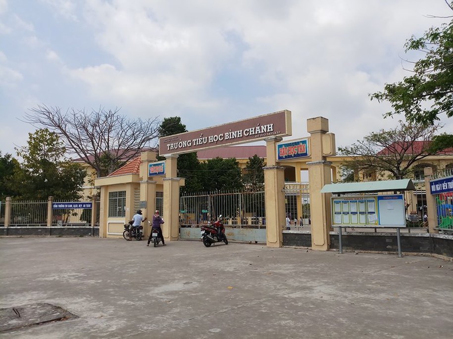 Vụ cô giáo quỳ ở Tiểu học Bình Chánh, Bến Lức, Long An