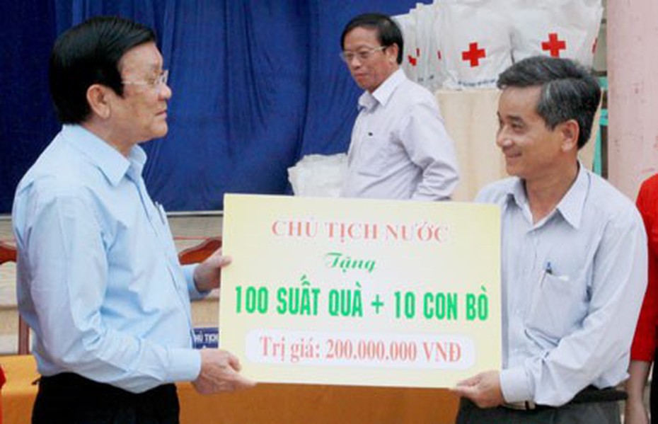 Kỷ luật cán bộ chi sai tiền quà Chủ tịch nước tặng dân