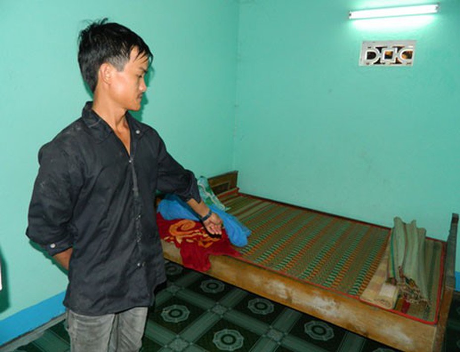 Con giết cha ngay trước bàn thờ trong ngày cúng mẹ