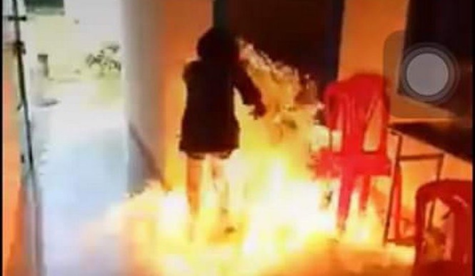 Từ ‘khói’ của cậu bé Sa Pa đến ngọn lửa bén chân nữ sinh đốt trường