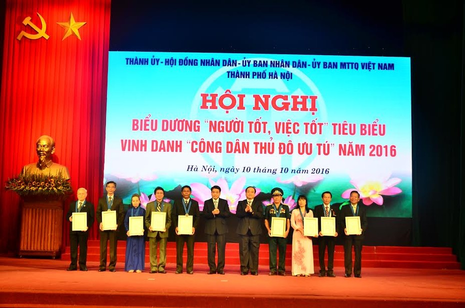 Vinh danh 9 'Công dân Thủ đô ưu tú' năm 2016