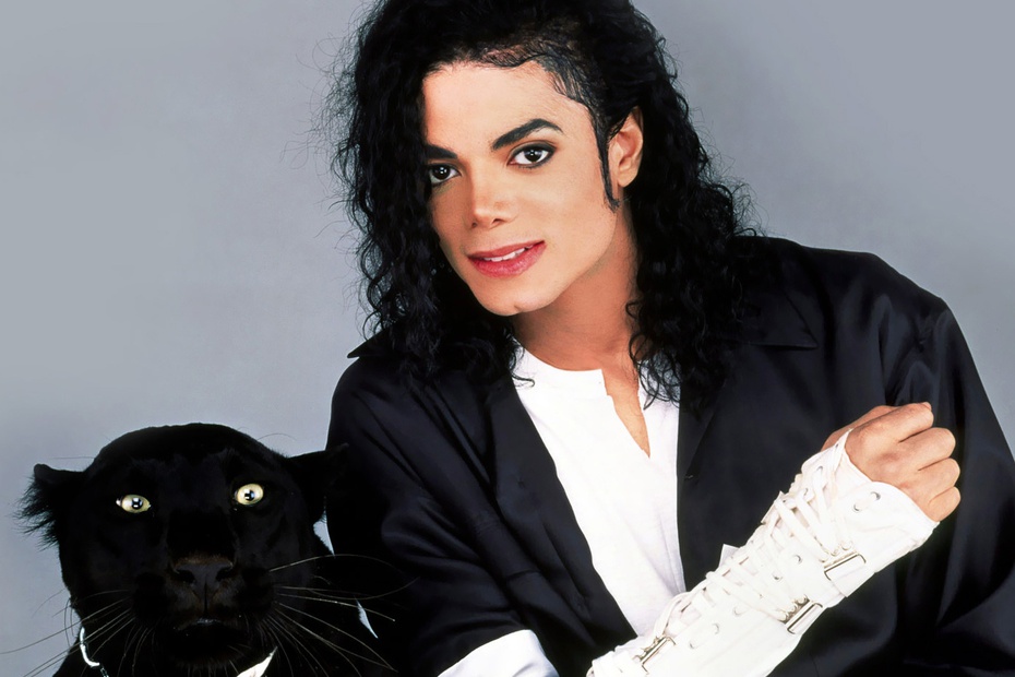 Hé lộ mức thu nhập khủng của Michael Jackson sau 7 năm qua đời