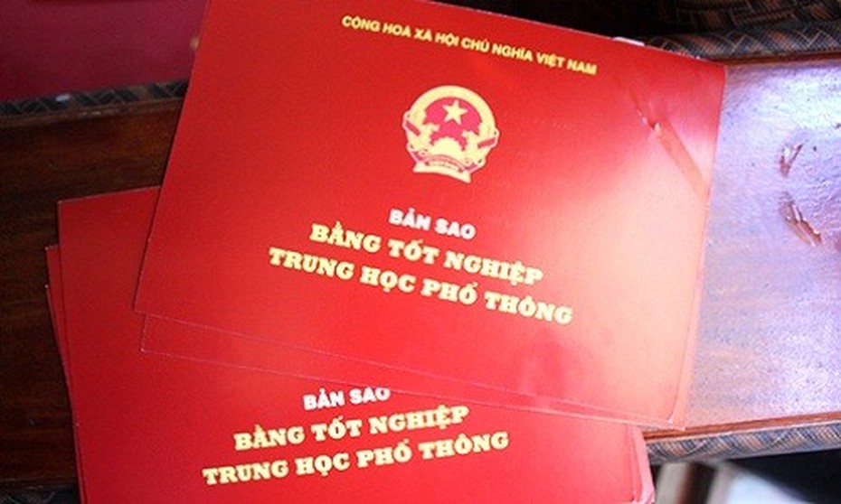 Cán bộ mượn bằng và cử nhân trộm chó