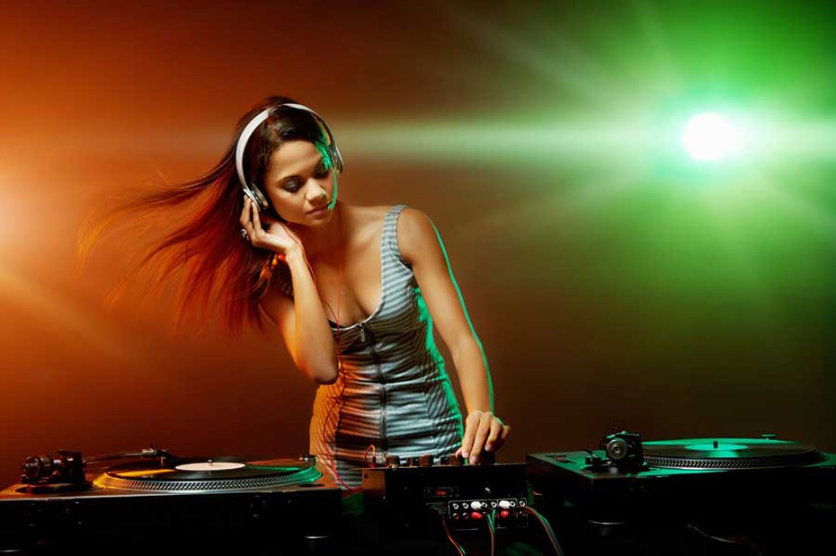 DJ hoảng loạn vì cái tát trời giáng của vợ đại gia