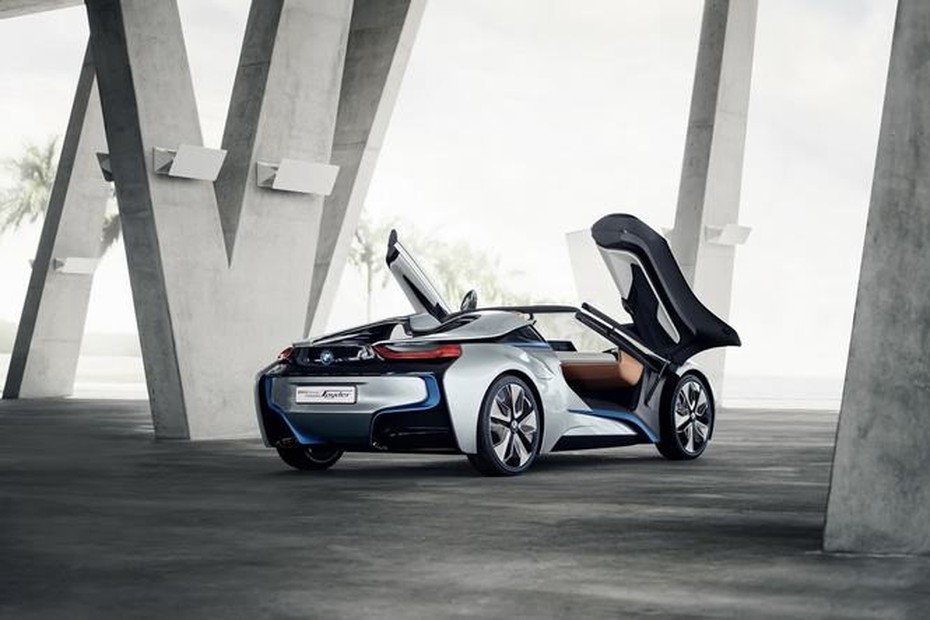 BMW i8 Roadster mui trần, chiếc xe đến từ tương lai