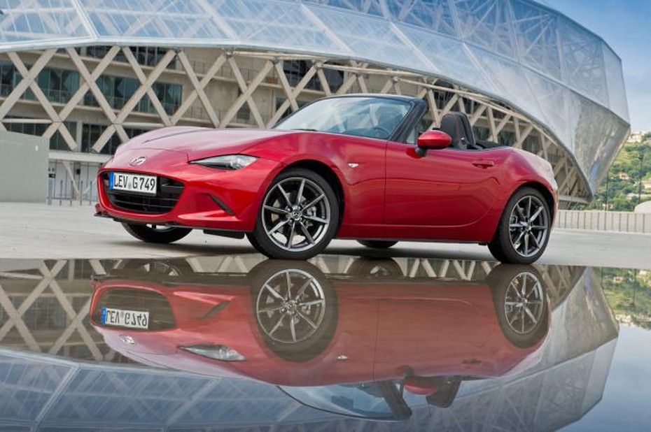 Siêu xe Mazda MX-5 Miata lần đầu 'lộ diện'