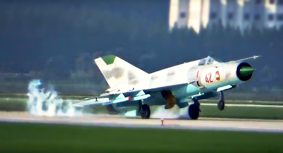 Máy bay Triều Tiên hạ cánh vụng về trong lần đầu tổ chức triển lãm