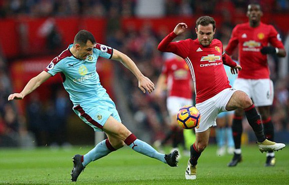 Hàng công nhạt nhòa, MU để Burnley cầm hòa ngay tại Old Trafford