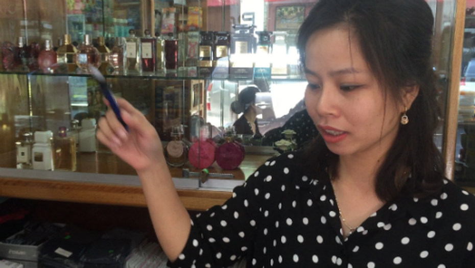 Chủ cửa hàng nước hoa kể việc suýt bị kẻ gian thôi miên cướp tài sản