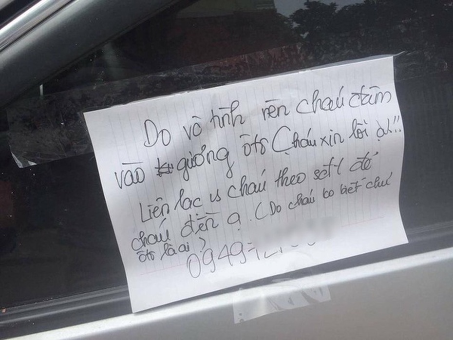 Hành động bất ngờ của nam sinh vô tình làm vỡ gương xe ô tô