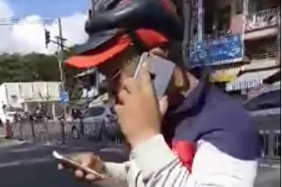 Lừa tiền shipper bằng đôi giày nhựa 700 ngàn và cái kết đắng