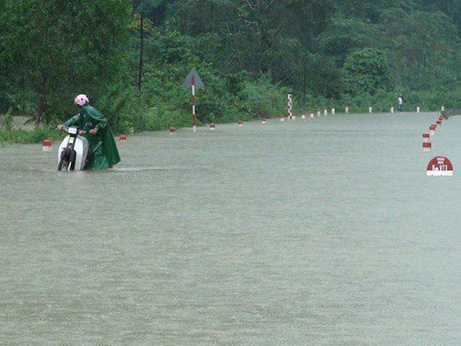 3 cậu học trò miền Trung sáng chế ra máy báo lũ tự động