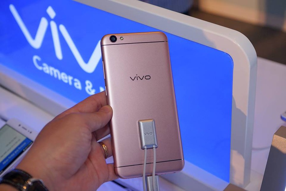 Vivo V5: camera selfie 20MP, cảm biến vân tay giá 6 triệu đồng