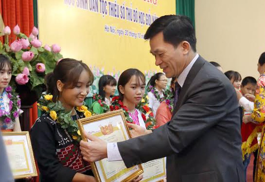 Tôn vinh 102 học sinh tiêu biểu dân tộc thiểu số năm 2016