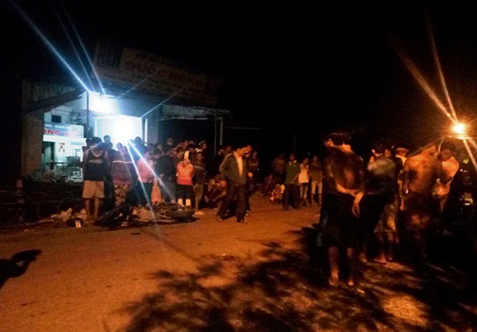 Xe máy tông nhau trực diện, 2 thanh niên cùng bị thương nặng