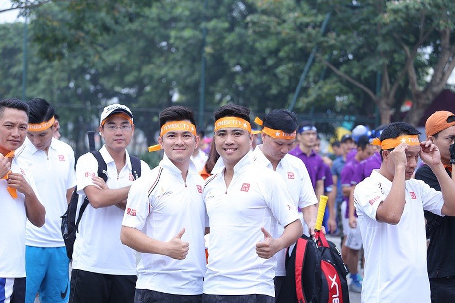 Cư dân 'Vin' nô nức đi hội