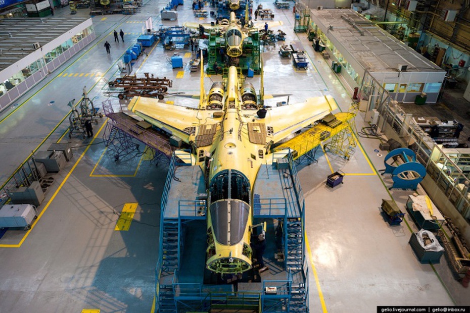 Vào nhà máy sản xuất toàn bộ 57.000 chi tiết cho tiêm kích Su-34 Nga