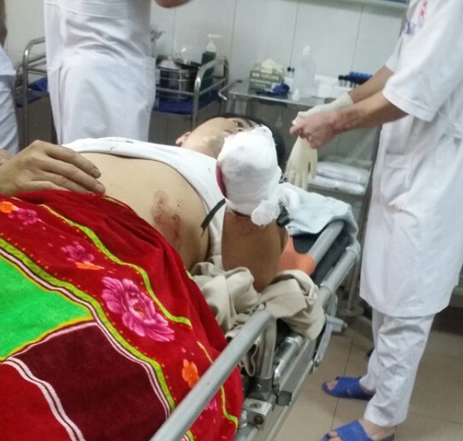 Nghệ An: Nam thanh niên vào nhà tắm tự chặt tay trái của mình