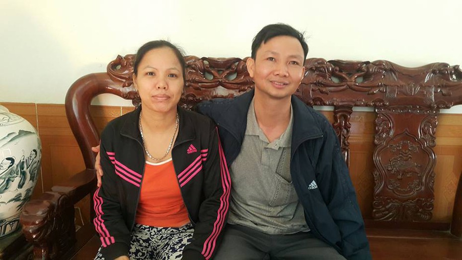Nghị lực phi thường của cặp vợ chồng cùng chung một đôi chân