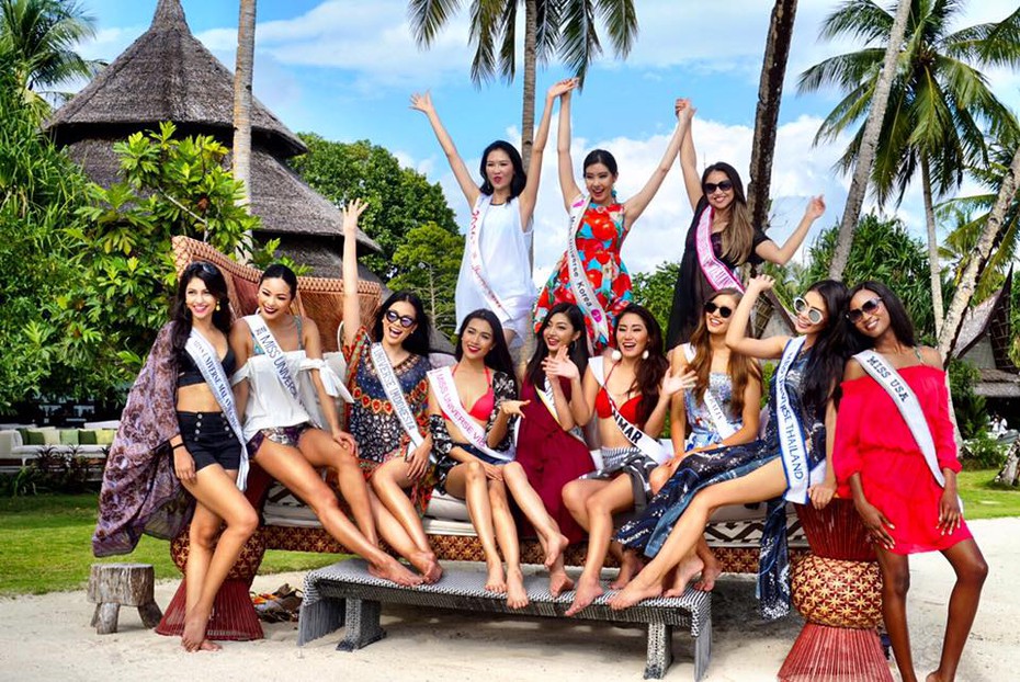 Á hậu Lệ Hằng tự tin diện bikini đọ dáng cùng thí sinh Miss Universe