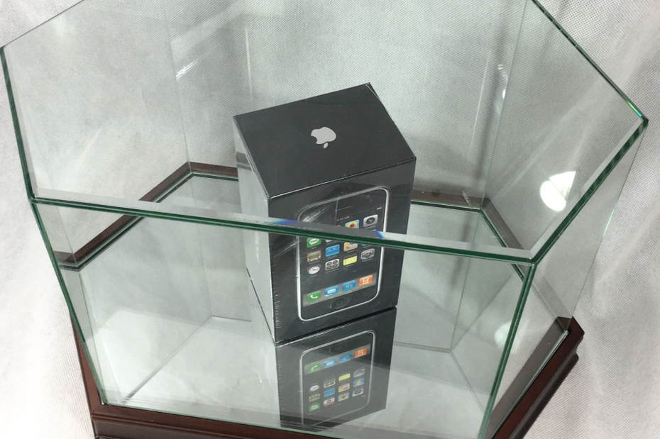 iPhone phiên bản 2G được bán với giá hàng trăm triệu đồng trên eBay