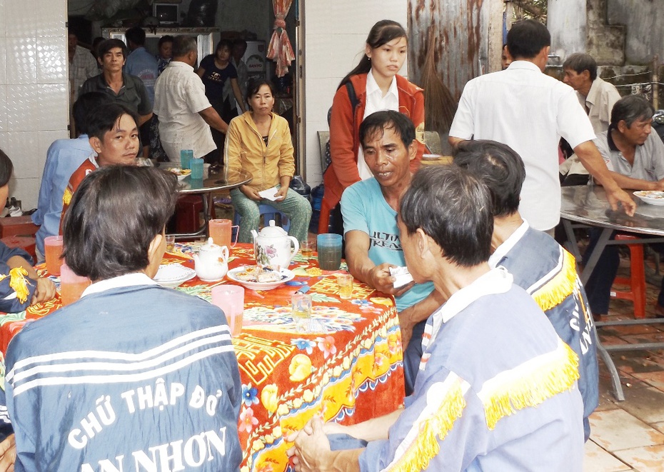 3 mẹ con đi hái rau bị sét đánh, 1 người tử vong