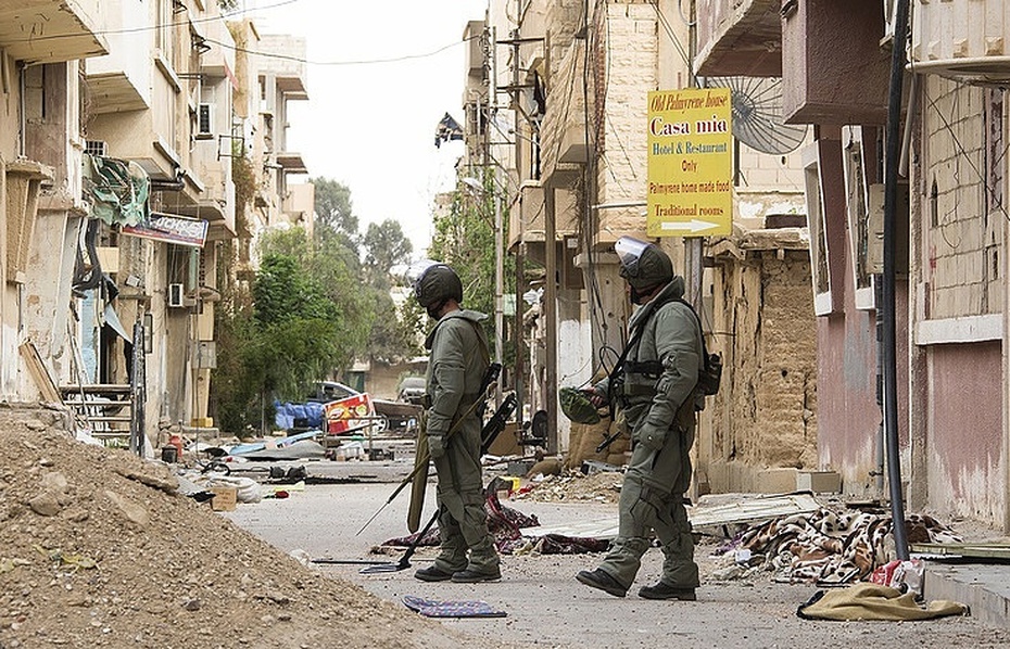 Clip: Lính cảm tử Nga rà phá bom mìn, tìm ra xưởng chế bom ở Aleppo