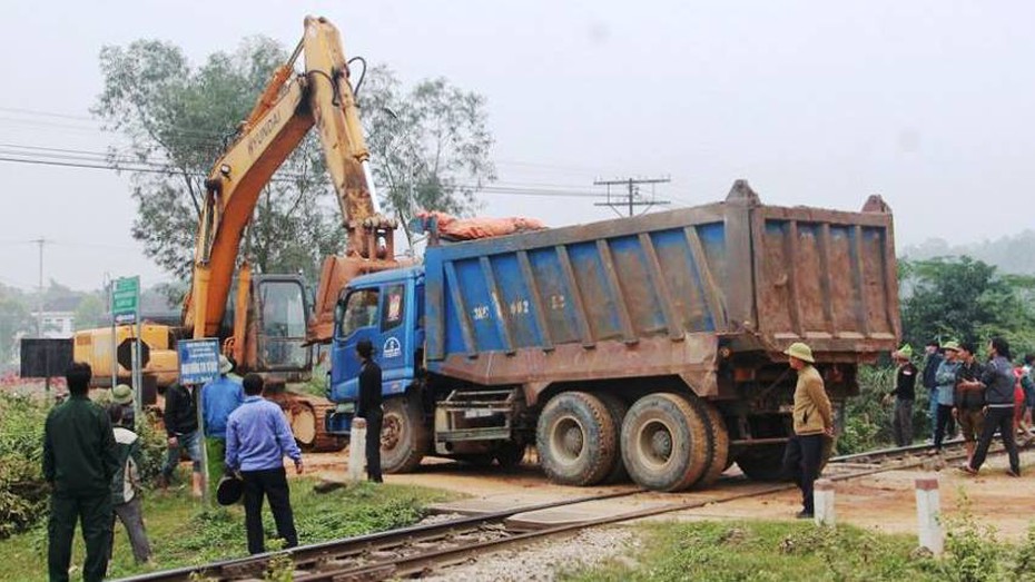 Tàu hoả thoát nạn nhờ sự mưu trí của 3 nhân viên đường sắt