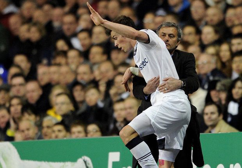 Gareth Bale không hạnh phúc ở Real, tính đường gia nhập MU