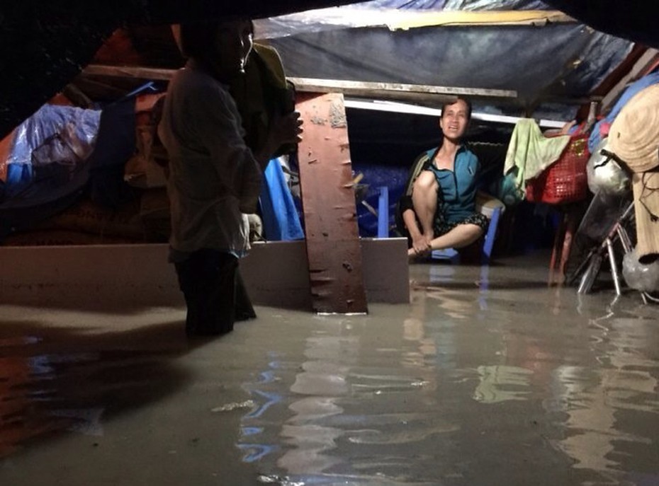 TP Biên Hòa: Mưa kéo dài, nhiều nơi ngập trong biển nước