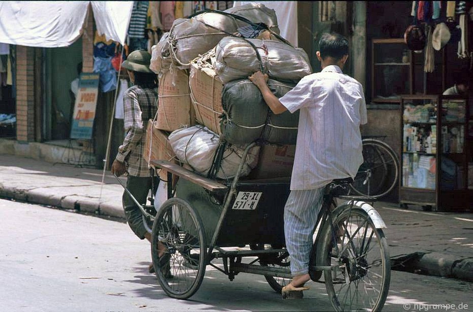 Tôi lớn lên bằng những chuyến xe xích lô chở hàng lam lũ của bố