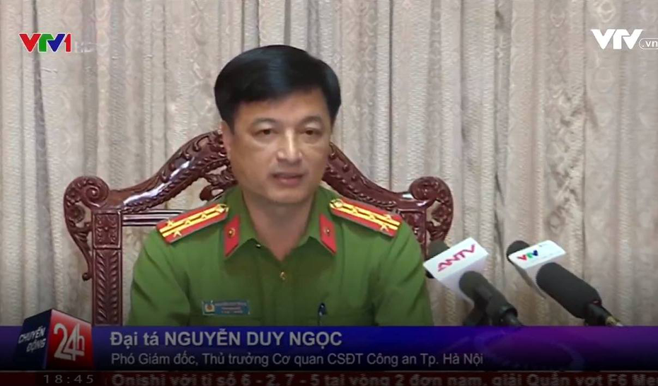 Khiển trách công an 'gạt tay vào má Nhà báo’ trên cầu Nhật Tân