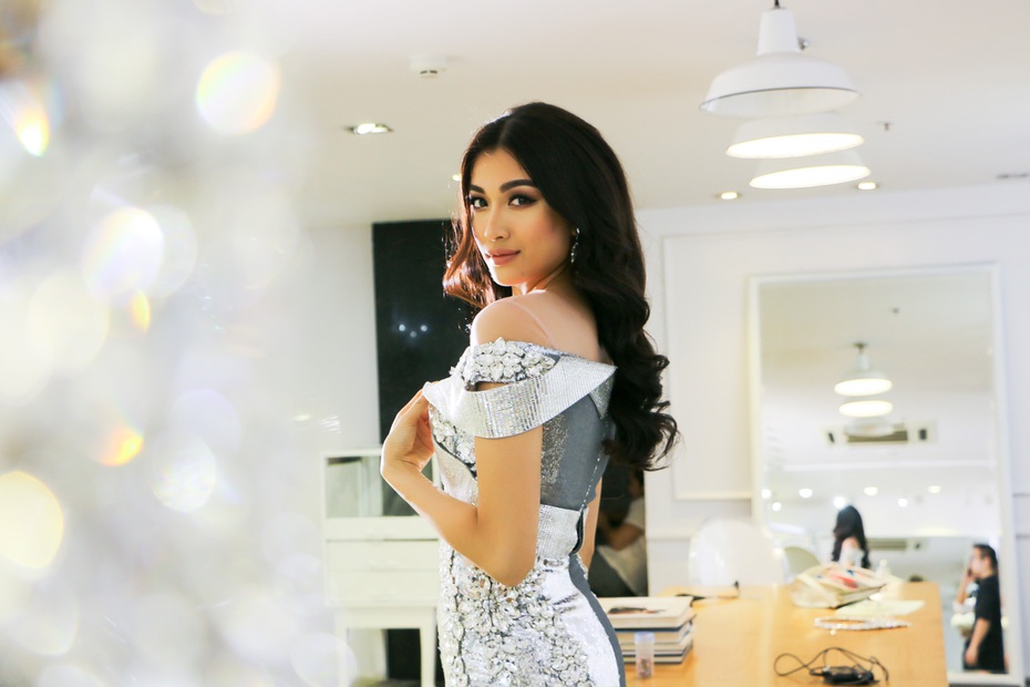 Hé lộ trang phục dạ hội siêu lộng lẫy của Lệ Hằng Miss Universe