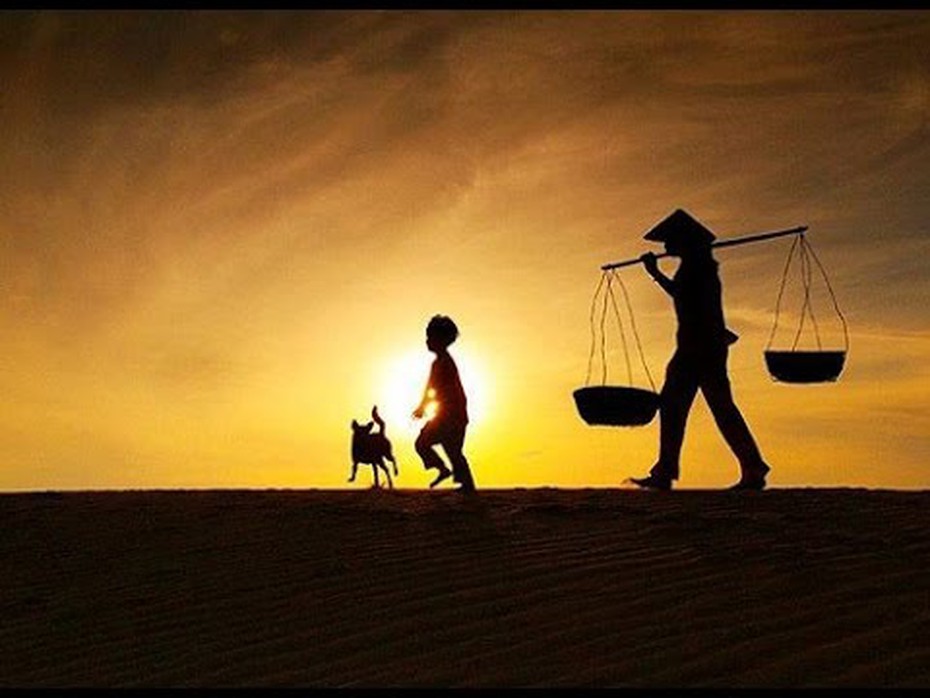 Khi nhìn thấy những giọt mồ hôi ba mẹ rơi tôi như bừng tỉnh