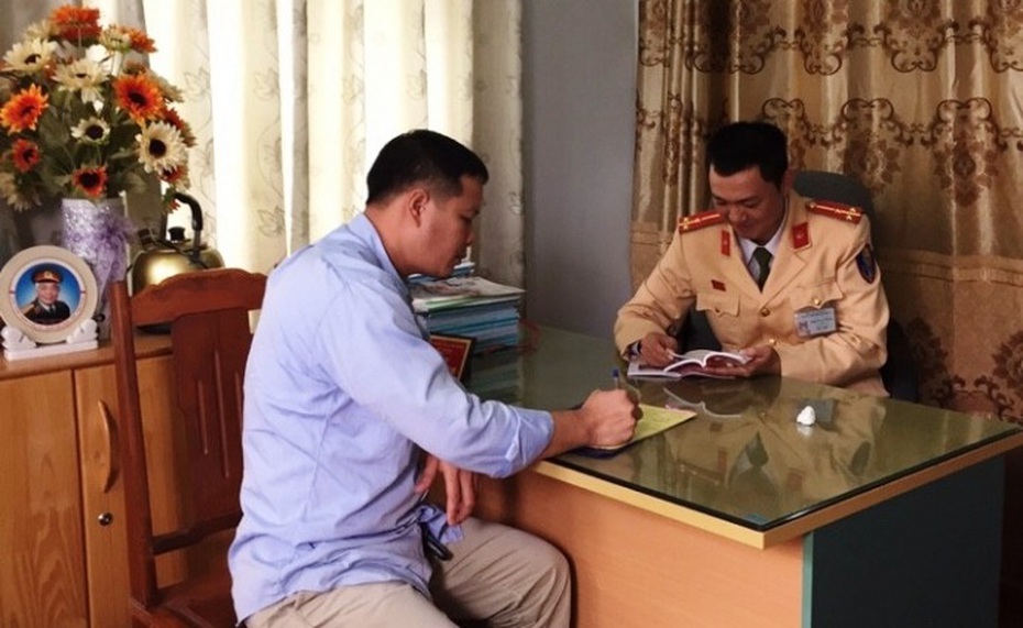 Xử phạt tài xế xe đầu kéo điên cuồng tháo chạy trốn CSGT