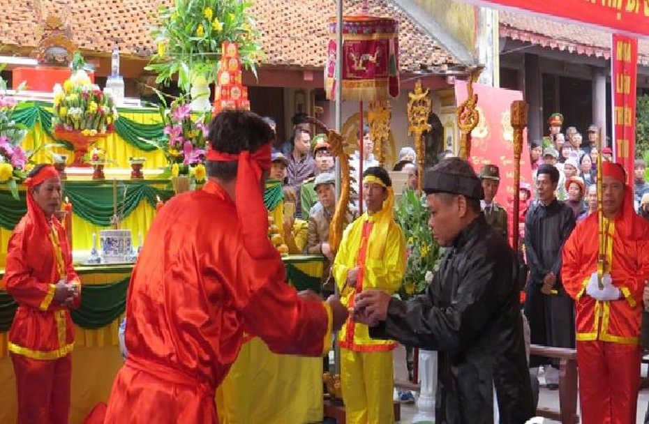 Lễ hội Minh thề vắng bóng quan: May mà quan không thề!