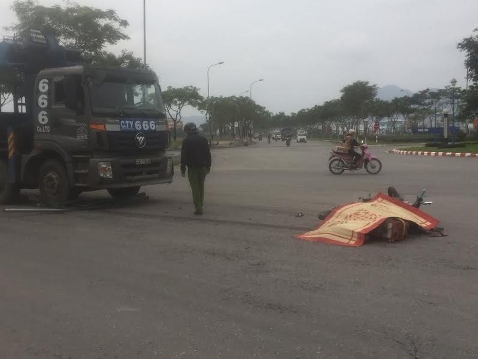 Đà Nẵng: Va chạm với ô tô tại vòng xoay, một thanh niên tử vong