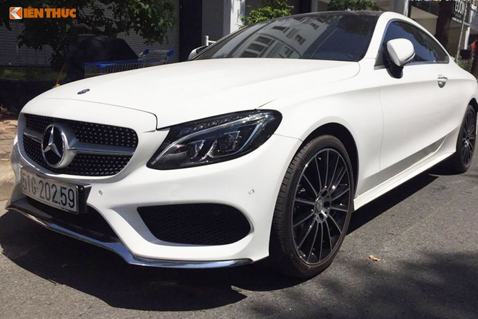 Mercedes tiền tỷ của Cường Đô la và Hạ Vy 'hò hẹn'