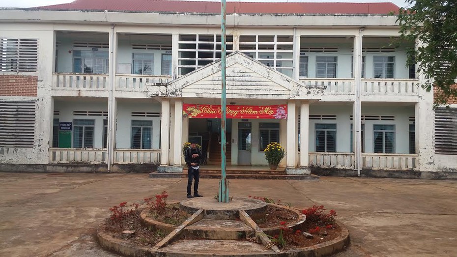 Hàng loạt trụ sở xã 'cửa đóng then cài' trong ngày làm việc đầu năm