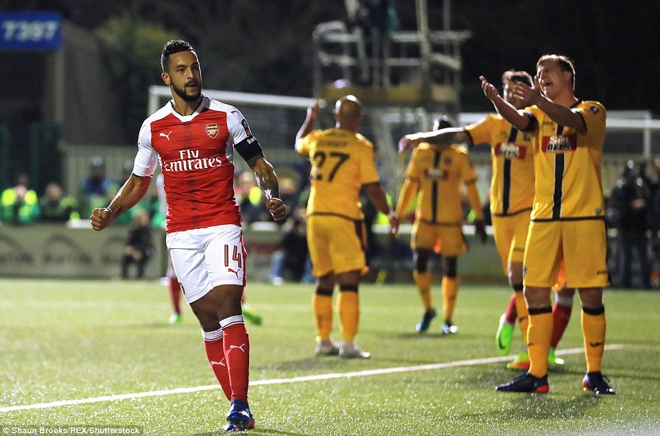 Hạ Sutton, Arsenal nắm lợi thế lớn trên đường vô địch FA Cup